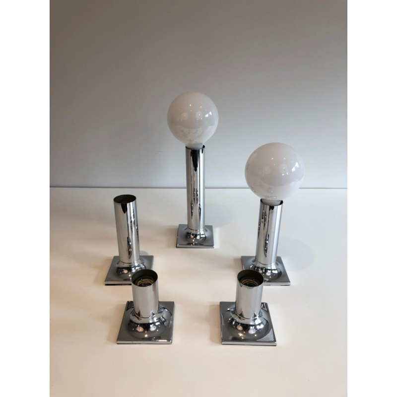 Suite d'appliques ou suspensions en chrome et boules d'opaline blanches