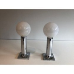 Suite d'appliques ou suspensions en chrome et boules d'opaline blanches