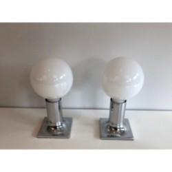 Suite d'appliques ou suspensions en chrome et boules d'opaline blanches