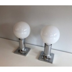 Suite d'appliques ou suspensions en chrome et boules d'opaline blanches