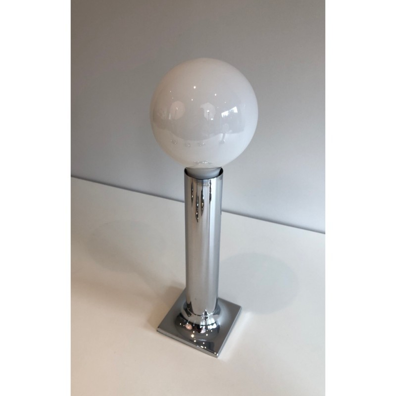 Suite d'appliques ou suspensions en chrome et boules d'opaline blanches